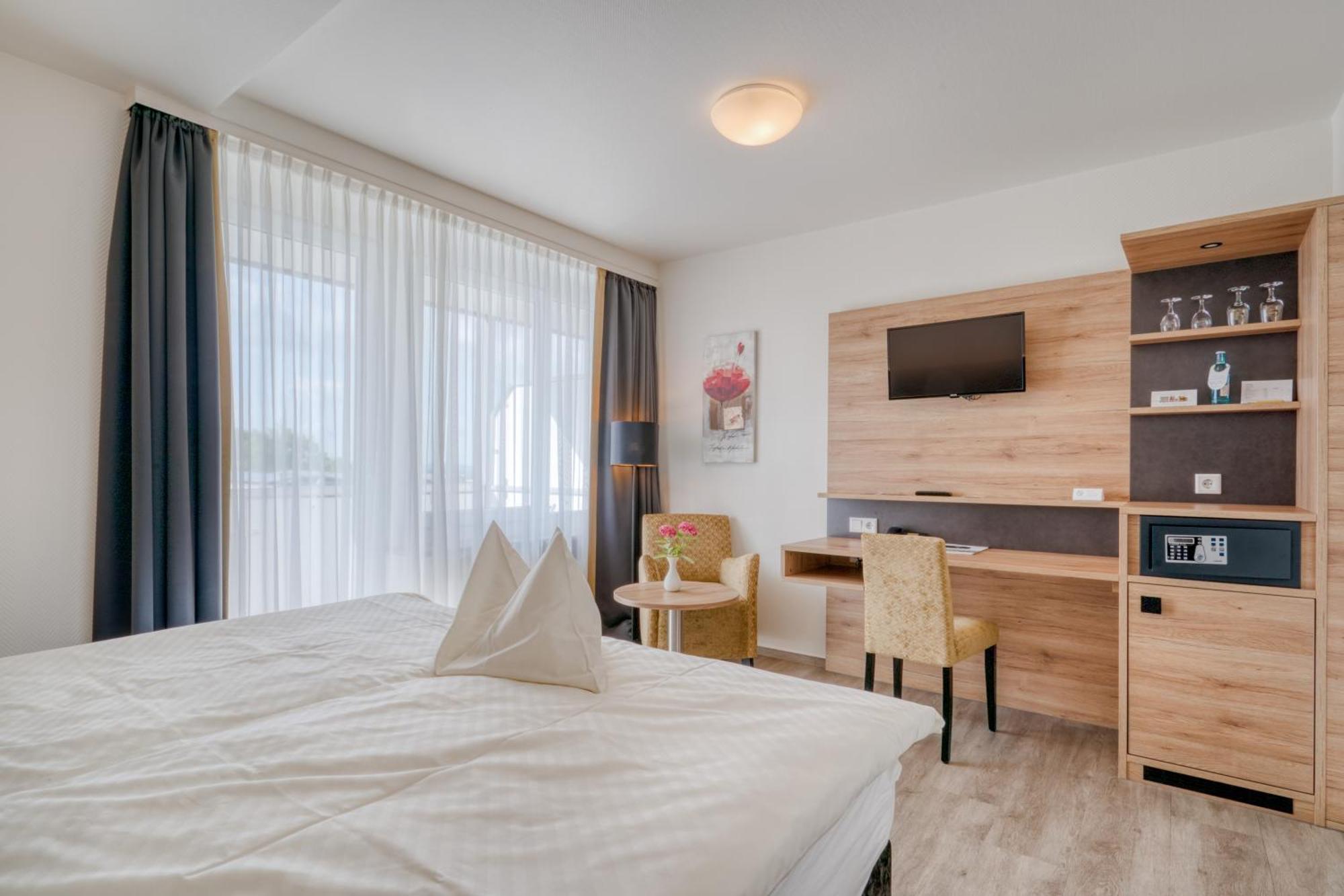 Hotel Wiehen-Therme Hullhorst Екстериор снимка