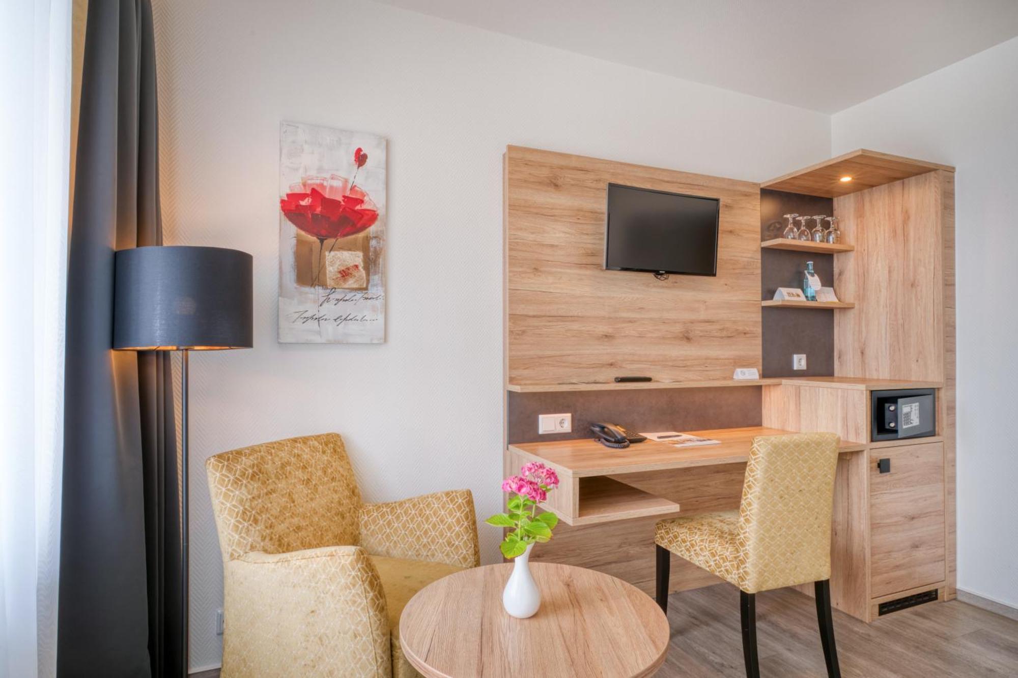 Hotel Wiehen-Therme Hullhorst Екстериор снимка